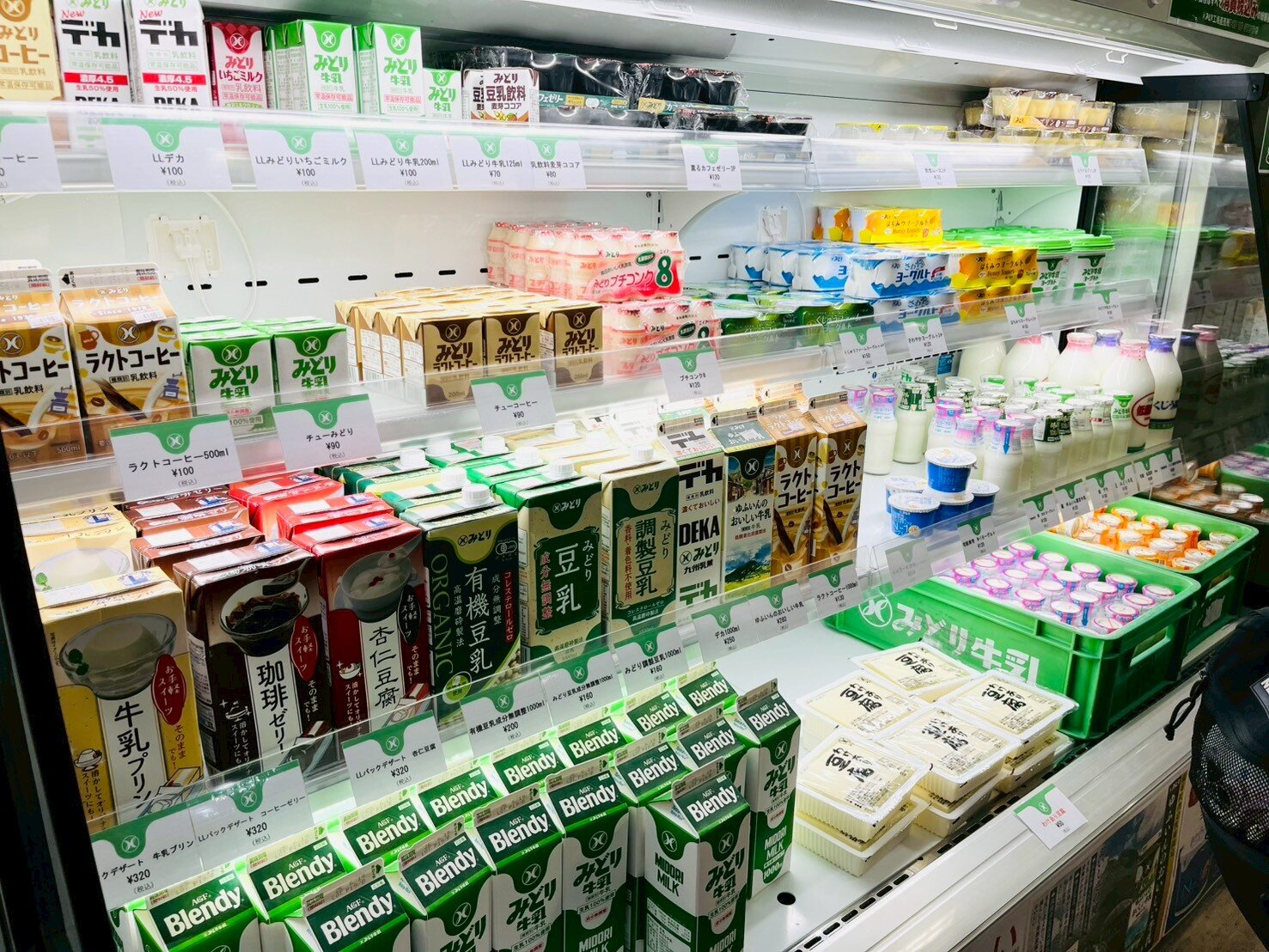 みどり牛乳のポップアップストアに並ぶ商品